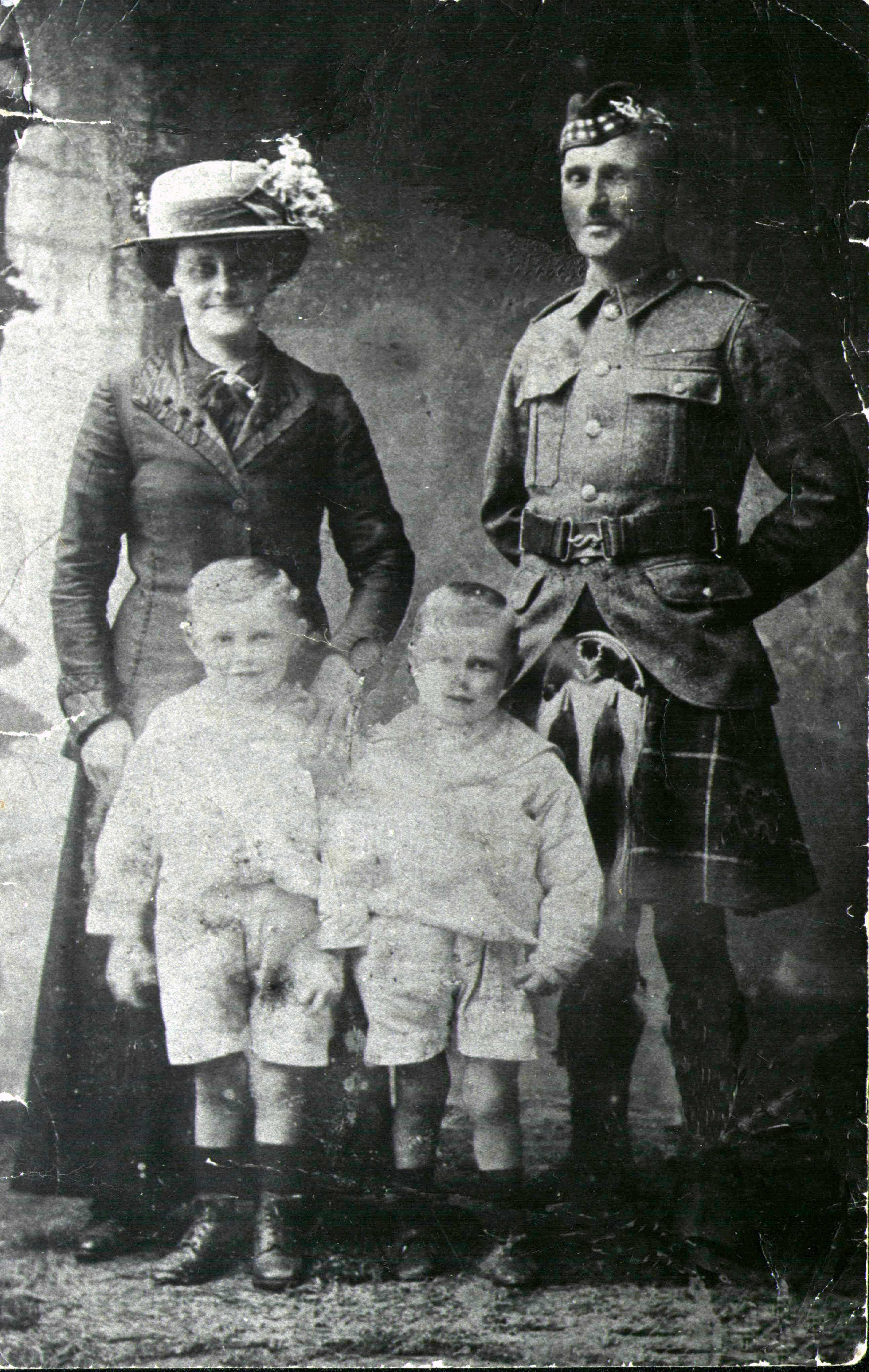 Photo of photos/William and Elsie Darnley twin Sons Ernest and William